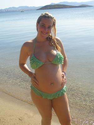 Primer baño en mi playa embarazada